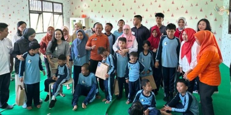 Komunitas Bertidak Benar & Ikatan Muli Mekhanai Ajarkan Siswa SDB Berperilaku Hidup Sehat dan Bersih