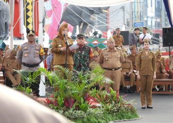 Wali Kota Eva Dwiana Pimpin Apel Siaga Satgas Idulfitri 1446 H di Tugu Adipura