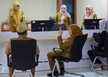 Hari Pertama Kerja, Wali Kota Eva Dwiana Sidak Sejumlah OPD dan MPP Bandar Lampung