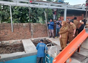 Wali Kota Eva Dwiana Tinjau Lokasi Banjir Di Kelurahan Campang Jaya