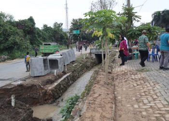 Wali Kota Eva Dwiana Pantau Pemasangan Box Culvert di Sukabumi