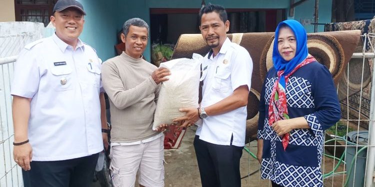 Pemkot Salurkan Beras Bantu Warga Terdampak Banjir di Bandar Lampung