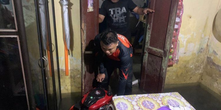 Pemkot Bandar Lampung Bantu Warga Bersihkan Lumpur Sisa Banjir