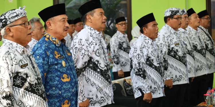 Buka Konferensi PGRI, Wawali Harris Bobihoe : Guru Memiliki Peran Strategis Membangun Peradaban
