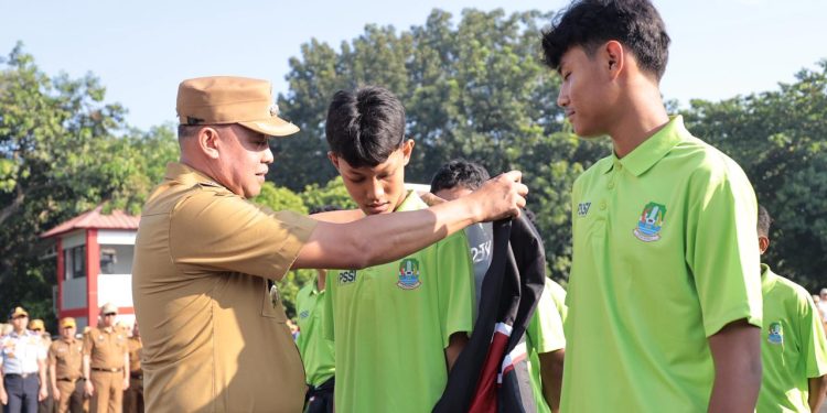 Dukung Pembinaan Internasional, Wali Kota Bekasi Lepas Tim Sepakbola ke Korea Selatan