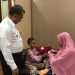 Seorang Ibu Menangis Sampaikan Kondisi Kesehatan Anaknya ke Wawali Abdul Harris Bobihoe