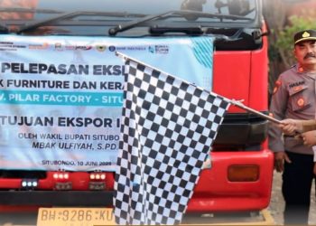 Wakil Bupati Situbondo Lepas Eksport Produk Furniture dan Kerajinan Ke India