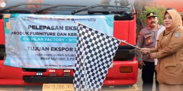Wakil Bupati Situbondo Lepas Eksport Produk Furniture dan Kerajinan Ke India