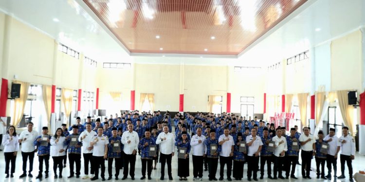 Bupati Pakpak Bharat Lantik dan serahkan SK pengangkatan 156 PPPK formasi tahun 2024