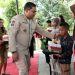 Bupati Pakpak Bharat bagikan paket bansos bagi anak yatim dan anak terlantar Serta Serahkan JKM