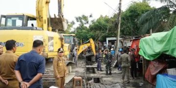 Haris Bersama Maulana Turun Lakukan Penertiban PKL Dikawasan Talang Banjar Kota Jambin