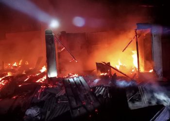 Kebakaran Hebat di Desa Plalagan Dusun jamabaran Situbondo, 6 Rumah Terbakar dan 2 Orang Terluka