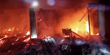 Kebakaran Hebat di Desa Plalagan Dusun jamabaran Situbondo, 6 Rumah Terbakar dan 2 Orang Terluka