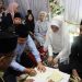 Senyum Bahagia Pasangan Pengantin Disaksikan Langsung Oleh Wawali Harris Bobihoe