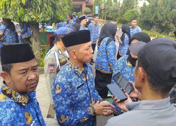 Kepala BKPSDM Kota Bekasi Serahkan SK PPPK Tenaga Kesehatan Kota Bekasi