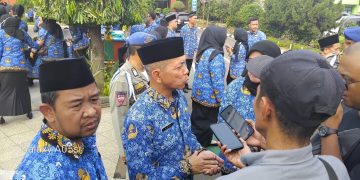 Kepala BKPSDM Kota Bekasi Serahkan SK PPPK Tenaga Kesehatan Kota Bekasi