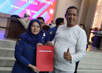 Wali Kota Bekasi Hadiri Penyerahan SK PPPK Damkar, Apresiasi Kesiapsiagaan Tanpa Batas