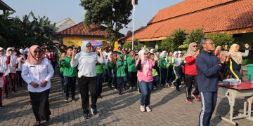 Ketua TP PKK Kota Bekasi Hadiri Senam Ceria Bersama Siswa SD Di Kota Bekasi, Semarakkan Hari Anak Nasional