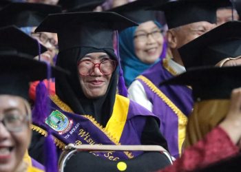 Wali Kota Bekasi Hadiri Wisuda Sekolah Lansia 2025: Apresiasi untuk Semangat dan Produktivitas Para Lansia