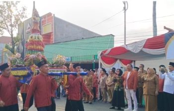 Bupati  Situbondo Yusuf Rio Wahyu Prayogo Dan Wakil Bupati Ulfiyah Agendakan tradisi Ancak Agung acara tahunan akan di Meriakan kembali