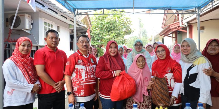 Haru Bahagia Ibu Asuh Wawali Harris Bobihoe Usai Rumahnya Diperbaiki