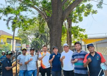 Giat kebersihan Jalur Utama  Perumahan Mega Regency Desa Sukaragam Menggandeng DPRD Kabupaten Bekasi Komisi IV Surohman,S.H, M.Kom dan Dinas Lingkungan Hidup