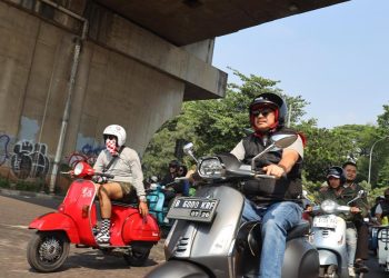 Bareng Komunitas Vespa, Wawali Harris Bobihoe Gaungkan Semangat Kemerdekaan