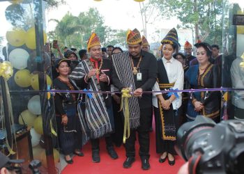 Dihari jadi ke 22 Pakpak Bharat gubernur Bobby Nasution resmikan balay perpustakaan