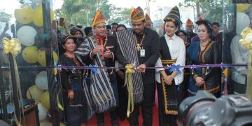 Dihari jadi ke 22 Pakpak Bharat gubernur Bobby Nasution resmikan balay perpustakaan