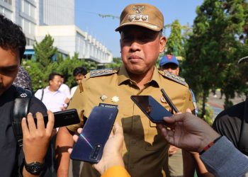 ASN Kenakan Pakaian Putih, Wali Kota dan Wakil Wali Kota Bekasi Konsisten dengan Seragam Dinas