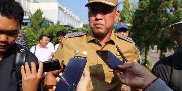 ASN Kenakan Pakaian Putih, Wali Kota dan Wakil Wali Kota Bekasi Konsisten dengan Seragam Dinas