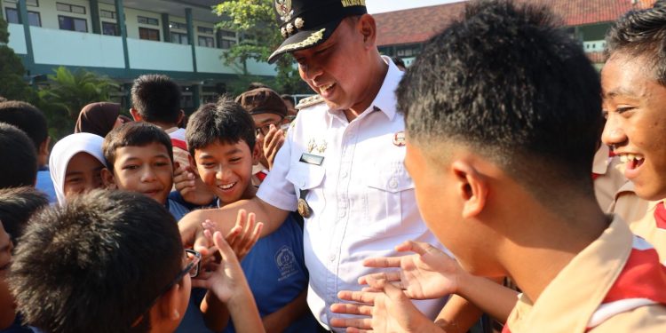 Kasus Oknum Guru SMPN 13, Wali Kota Bekasi Menangis di Hadapan Siswa: Jangan Takut Speak Up”.