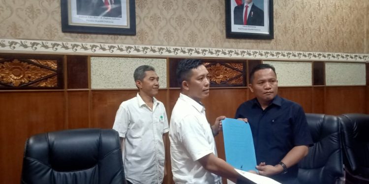 Panitia pemilihan seleksi tambahan calon (PAW) Kepala desa tanjung kemala tuai protes