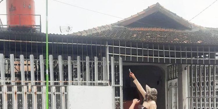 Fokus Benahi Kesemrawutan, Disperkim Kota Tertibkan dan Rapikan Kabel Fiber Optik di Bandar Lampung