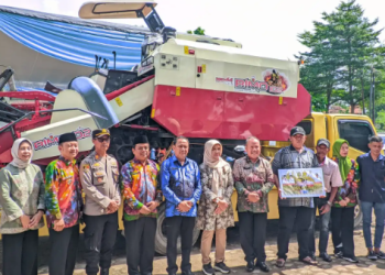 Pemkot Bandar Lampung Terima Bantuan Alat Mesin Pertanian Combine Harvester dari Kementan RI