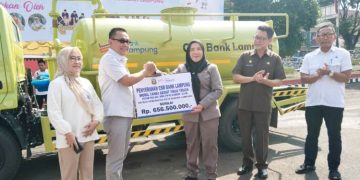 Pemkot Bandar Lampung Terima Mobil Pengangkut Tinja dari Bank Lampung untuk Perkuat Layanan Sanitasi Kota