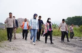 Pemkot Bandar Lampung Cor Beton Jalan Teuku Cik Ditiro Kemiling