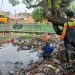 DLH Kota Bekasi Respon Cepat Aduan Warga, Bersihkan Sampah di Saluran Drainase Kali Underpass
