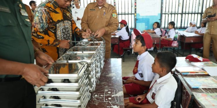 Sekda Jalan Berutu Melaunching Program Makan Gratis di Kabupaten Pakpak Bharat