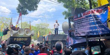 Tri Adhianto Temui Massa Aksi, Tegaskan Kebijakan UMK Harus Pertimbangkan Aspek Ekonomi Secara Menyeluruh