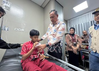 Wali Kota Bekasi Gercep Temui Korban Keracunan MBG, Pastikan Penanganan Cepat dan Evaluasi Menyeluruh.