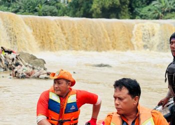 Kali Bekasi Kembali Berbusa, DLH Kota Bekasi Gandeng KP2C Telusuri Sungai