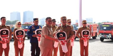 Wakil Wali Kota Bekasi hadiri Serah Terima Hibah Kendaraan Dinas Operasional Damkar dari Pemprov DKI Jakarta di Monas