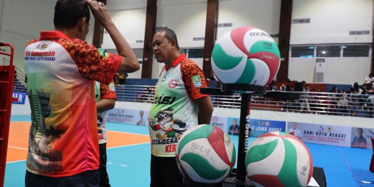 Buka Pertandingan Voli Antar SMP Negeri se-Kota Bekasi, Tri Adhianto Fokuskan Cari Bibit Atlet Voli Untuk Kota Bekasi.