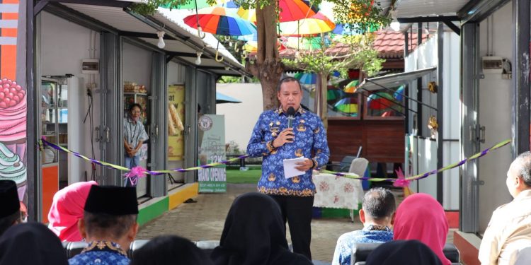 Dukung UMKM, Wali Kota Bekasi Resmikan Tempat Usaha Binaan Dekranasda di Rest Area KM 6B Jakarta -Cikampek