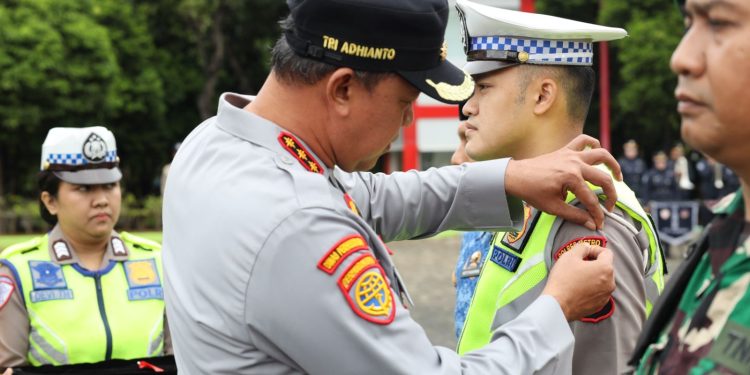 Persiapan Pengamanan Nataru, Wali Kota Bekasi Pimpin Apel Gelar Pasukan Operasi Kepolisian Terpusat Lilin 2025
