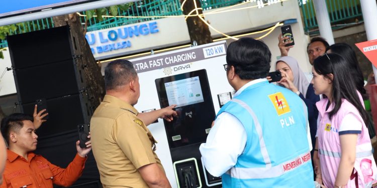 Wali Kota Bekasi Resmikan SPKLU Center PLN UP3 Bekasi, Dorong Percepatan Kendaraan Listrik