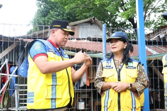 Wali Kota Bekasi Dengan Wakil Menteri PU Tinjau Lokasi Banjir, Bersinergi Bersama Menyiapkan Langkah Penanganan Terpadu