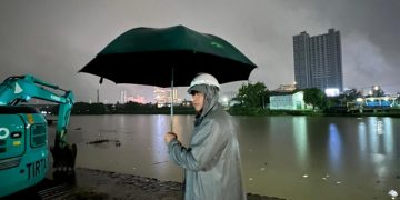 Siaga Banjir! Wali Kota Bekasi Turun Cek Pintu Air Prisdo