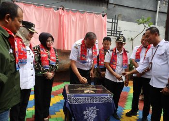 Resmikan Taman Harapan RW 15 Duren Jaya, Wali Kota Bekasi Apresiasi Kolaborasi Warga dan Mural Kreatif
